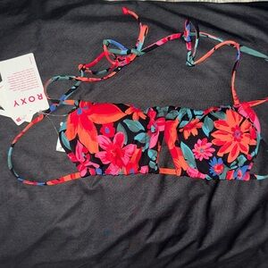 Roxy NWT black and pink floral bikini top size large